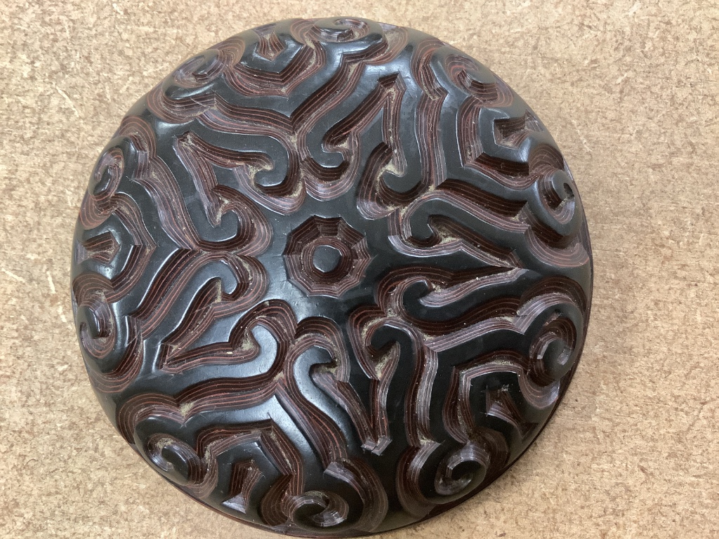 A Chinese 'tixi' lacquer circular box and cover, 8cm diameter